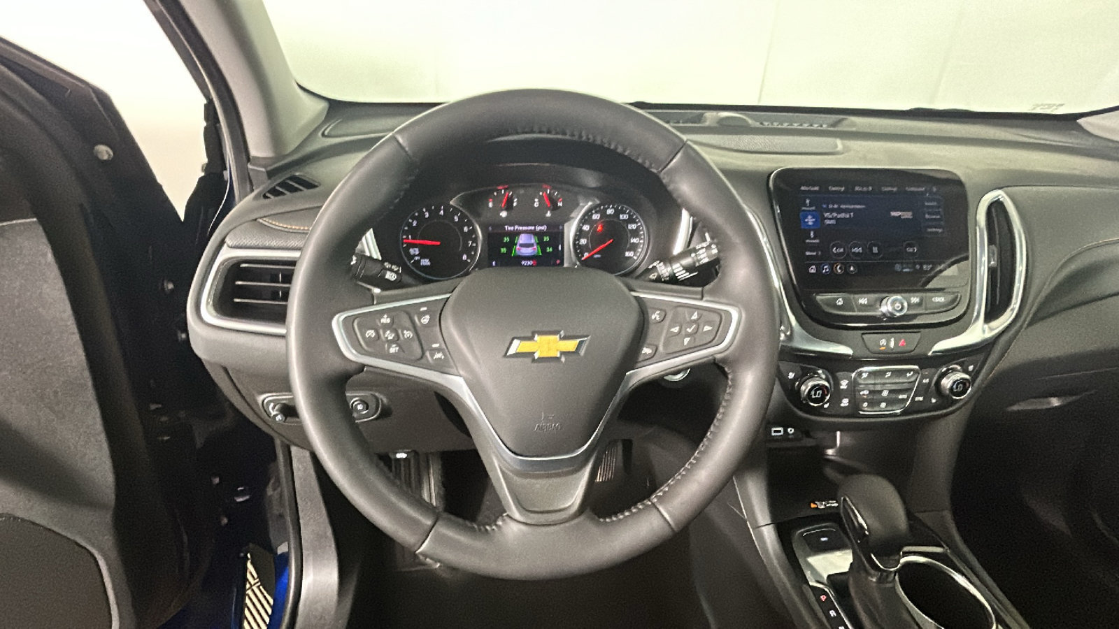 Used 2022 Chevrolet Equinox Premier AWD/4WD image 18