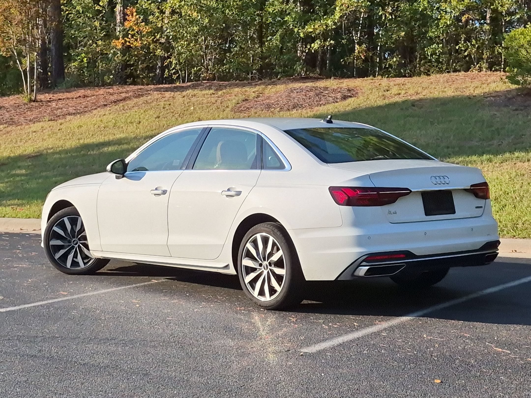Used 2022 Audi A4 2.0T Premium w/ Convenience Package AWD/4WD image 3