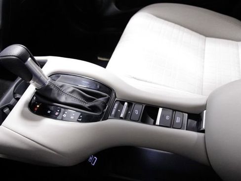 Certified 2023 Honda HR-V LX image 28