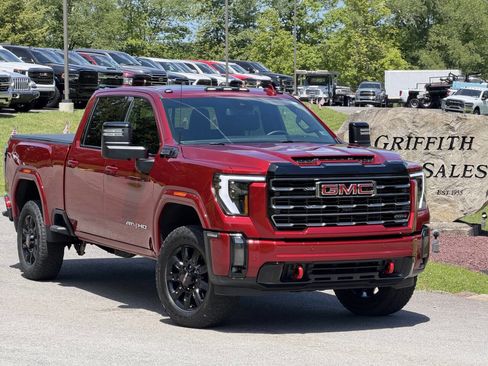 Used 2024 GMC Sierra 3500 AT4 w/ AT4 Preferred Package AWD/4WD image 8