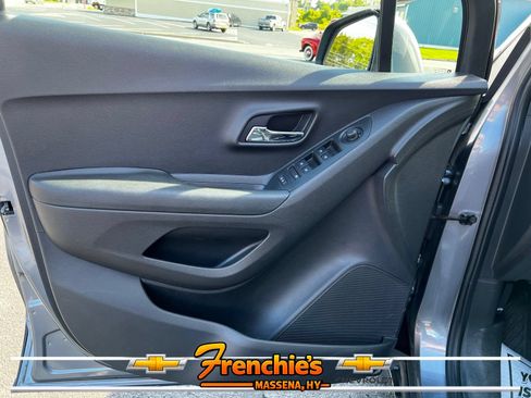 Used 2020 Chevrolet Trax LS w/ Tint and Cruise Package AWD/4WD image 9