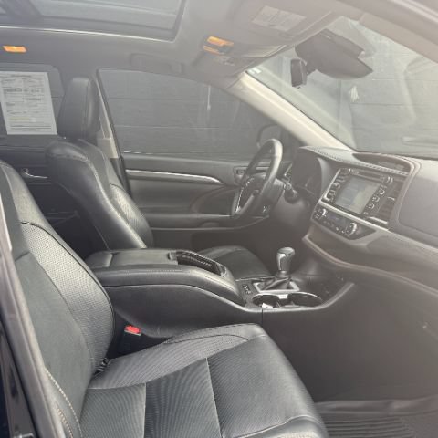Used 2017 Toyota Highlander Limited Platinum AWD/4WD image 16