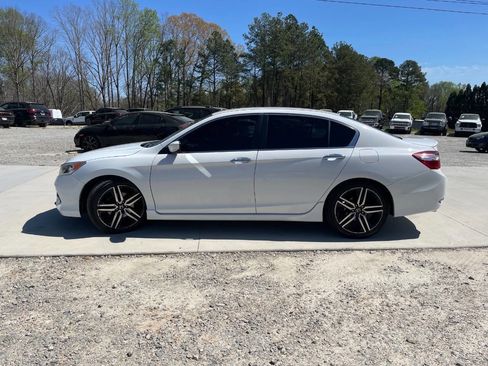 Used 2017 Honda Accord Sport image 10