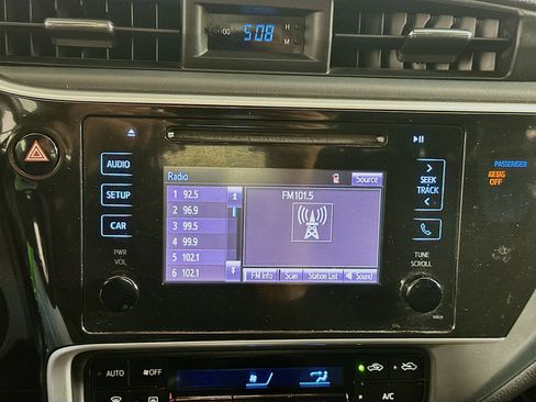 Used 2018 Toyota Corolla LE FWD image 18