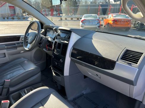 Used 2010 Dodge Grand Caravan SXT image 23