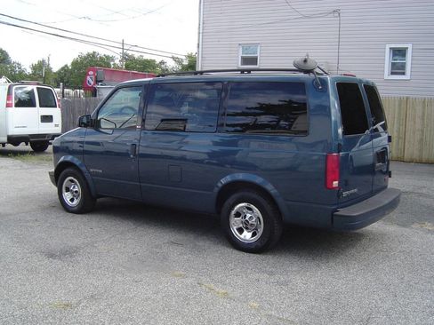 Used 2001 GMC Safari Passenger image 6