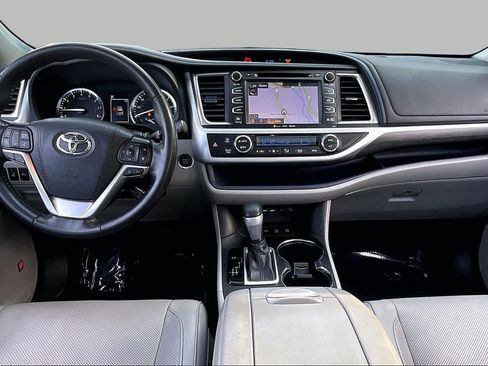 Used 2019 Toyota Highlander Limited Platinum AWD/4WD image 15