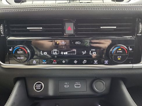 Used 2023 Nissan Rogue Platinum w/ Platinum Premium Package image 24