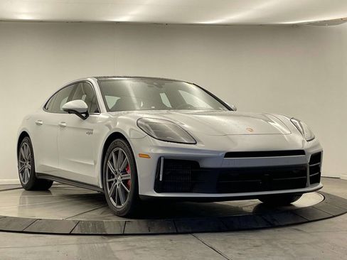 Certified 2025 Porsche Panamera 4S image 9