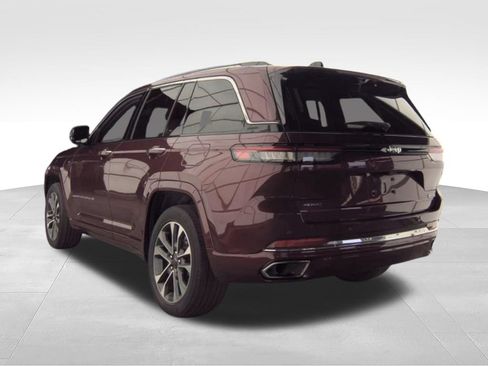 Used 2022 Jeep Grand Cherokee Overland w/ Advanced Protech Group III AWD/4WD image 8