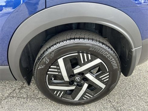 Certified 2025 Nissan Kicks SV image 11