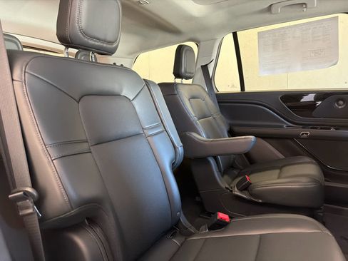 Used 2025 Lincoln Aviator 2WD w/ Jet Appearance Package image 33