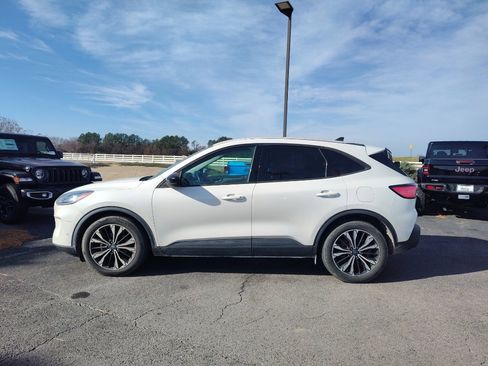 Used 2021 Ford Escape SE w/ SE Sport Appearance Package image 7