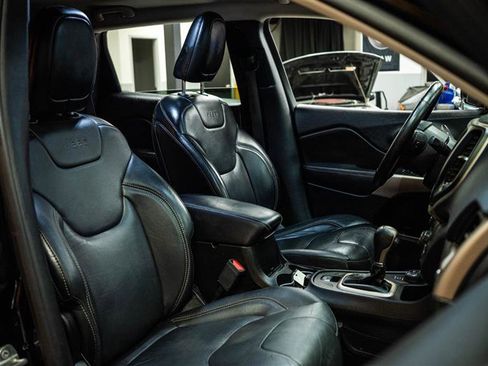 Used 2018 Jeep Cherokee Limited image 14
