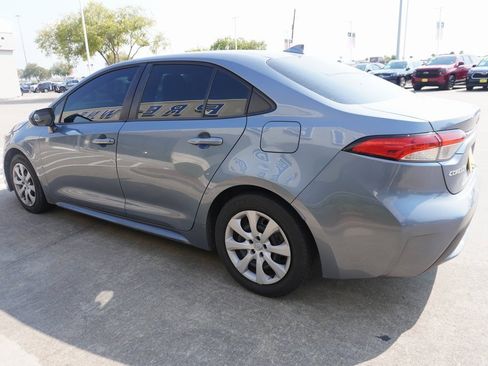 Used 2020 Toyota Corolla LE image 4