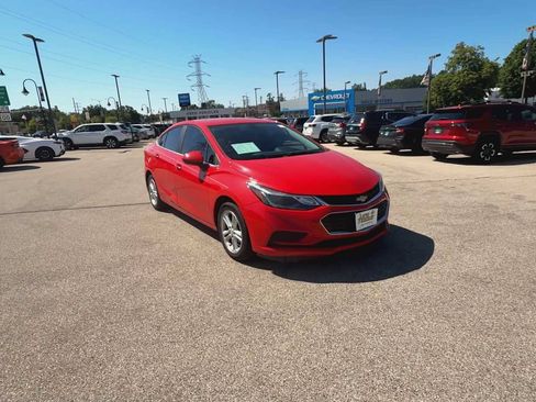 Used 2017 Chevrolet Cruze LT w/ Convenience Package FWD image 2