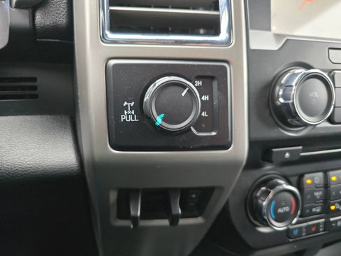 Used 2017 Ford F250 Lariat w/ Lariat Value Package AWD/4WD image 22