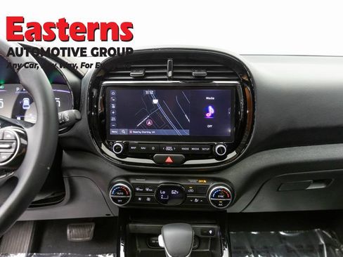 Used 2023 Kia Soul GT-Line FWD image 12