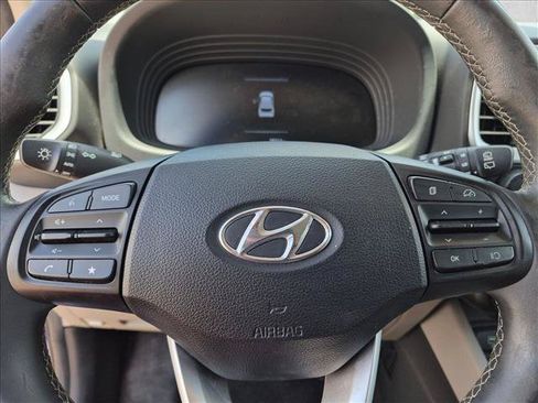 Used 2023 Hyundai Venue SEL FWD image 11