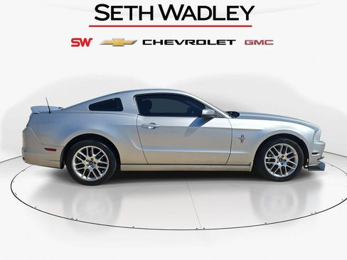Used 2013 Ford Mustang Premium RWD image 8