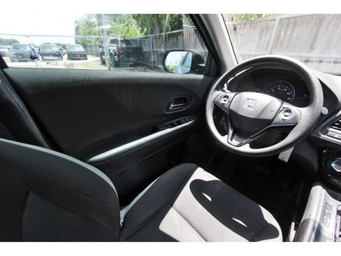 Used 2022 Honda HR-V LX image 8