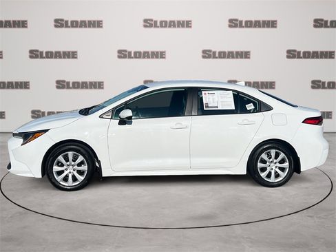 Certified 2022 Toyota Corolla LE image 2