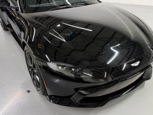 Used 2019 Aston Martin V8 Vantage Coupe RWD image 3