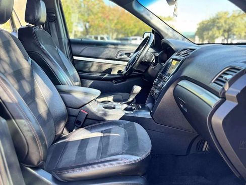 Used 2018 Ford Explorer XLT w/ Equipment Group 202A image 14