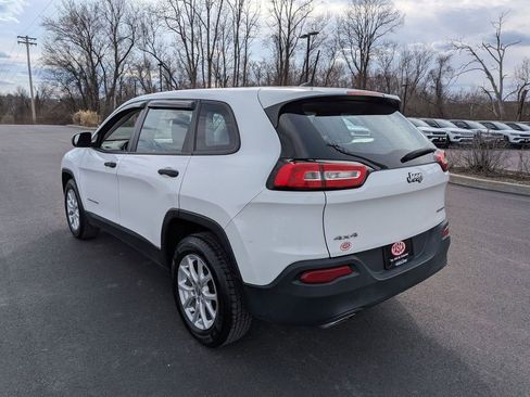 Used 2017 Jeep Cherokee Sport image 6