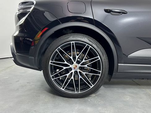 Certified 2024 Porsche Macan 4 Electric AWD/4WD image 11
