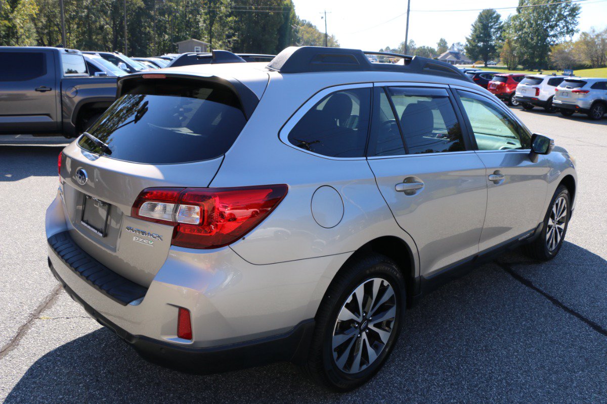 Used 2017 Subaru Outback 2.5i Limited AWD/4WD image 8