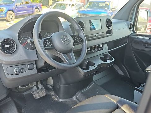Used 2024 Mercedes-Benz Sprinter 2500 image 11