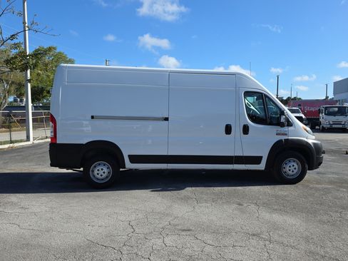 Used 2021 RAM ProMaster 2500 w/ Convenience Group image 8