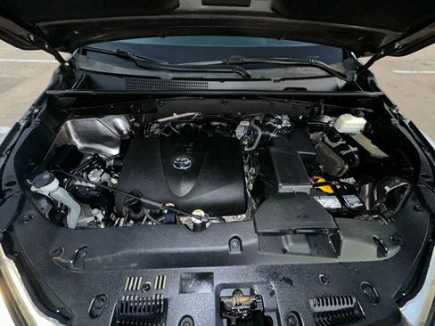 Used 2018 Toyota Highlander FWD V6 image 25