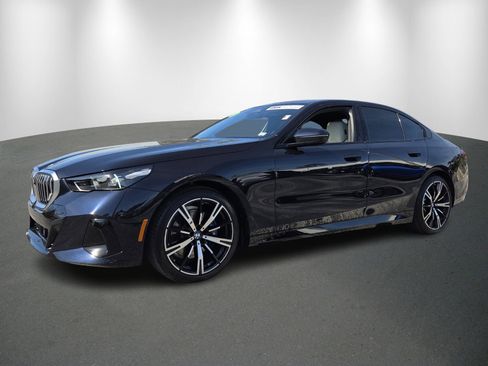 Used 2026 BMW 530i w/ M Sport Package image 3