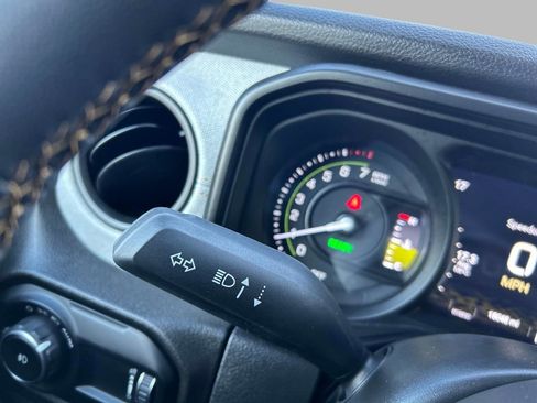 Used 2024 Jeep Wrangler Unlimited w/ Convenience Group image 25