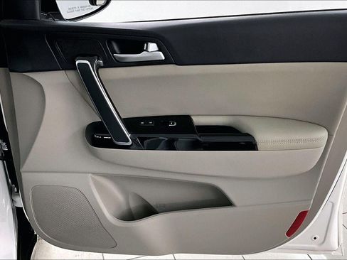 Used 2020 Kia Sportage S w/ S Premium Package image 28