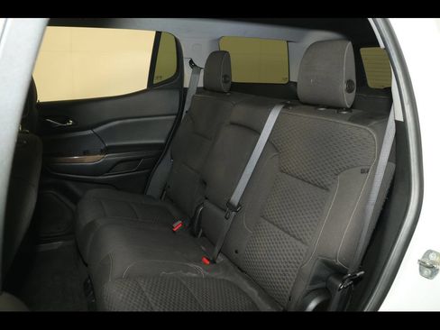 Used 2019 GMC Acadia SLE FWD image 17