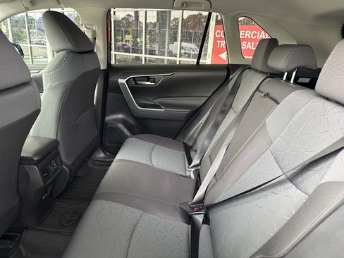 Used 2025 Toyota RAV4 XLE FWD image 29
