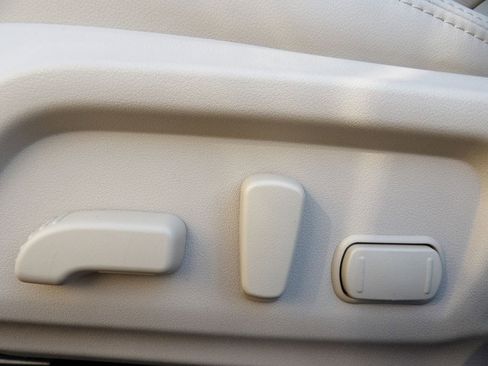 Used 2019 Subaru Outback 2.5i Limited w/ Popular Package #2 image 16