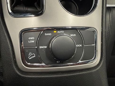 Used 2022 Jeep Grand Cherokee Laredo X AWD/4WD image 35