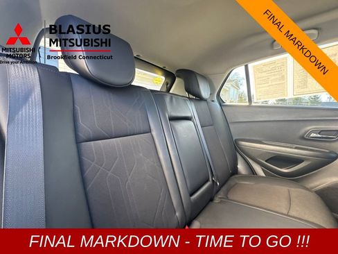 Used 2022 Chevrolet Trax LT w/ LT Convenience Package image 23