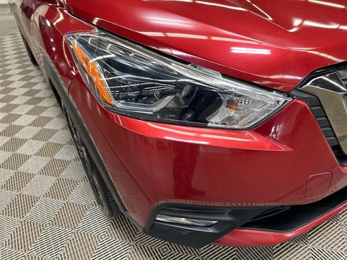 Used 2019 Nissan Kicks SR w/ SR Premium Package FWD image 3