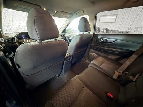 Used 2018 Nissan Rogue S image 9