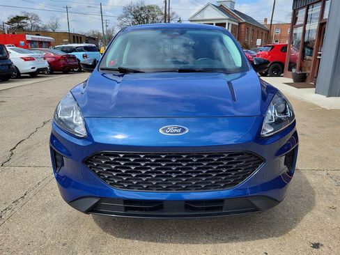 Used 2022 Ford Escape SE w/ SE Sport Appearance Package FWD image 2