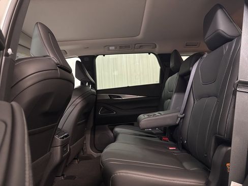 Certified 2025 INFINITI QX60 Luxe image 33