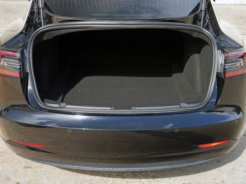 Used 2018 Tesla Model 3 Long Range RWD image 9