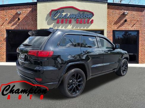Used 2019 Jeep Grand Cherokee Altitude RWD image 4
