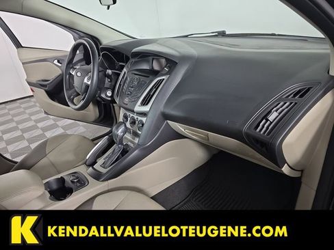 Used 2013 Ford Focus SE w/ SE Winter Pkg FWD image 17