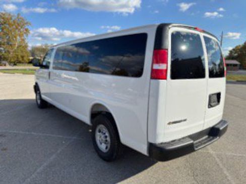New 2025 Chevrolet Express 3500 LS image 5